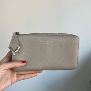 Louis Vuitton zip wallet - good condition.